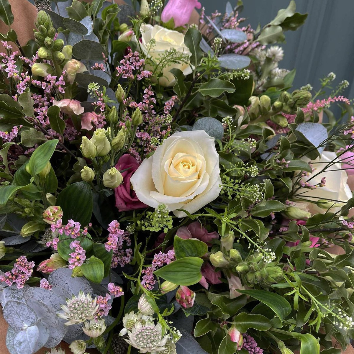 WallisFashion's tweet photo. Flowers are the way to our heart ππ₯°
Whatβs your favourite kind of flower?
#foreverwallis #wallisfashion #wallisloves #bouquetaesthetic #flowers https://t.co/dtHKUCRY7z