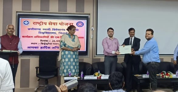 Prashant192726's tweet photo. Received B and C Certificate by Regional Director @askabir_  Sir and VC Csvtu Dr M K Verma sir https://t.co/8Q5ezT1dO7