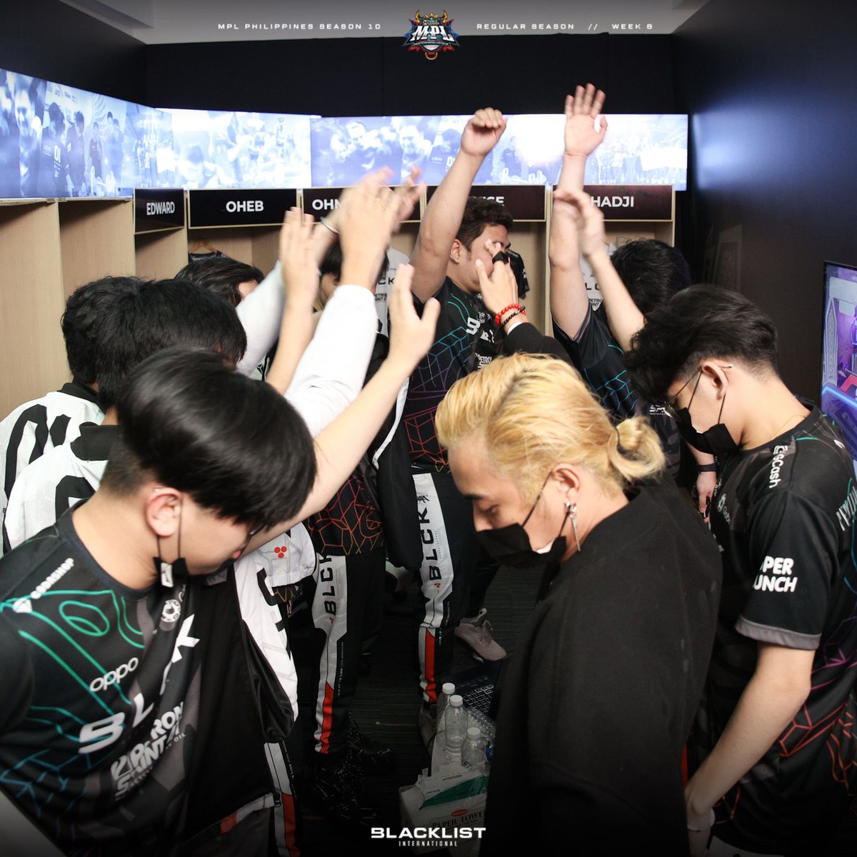 BLACKLISTINTL's tweet photo. TFW you have a CEO who hypes you up and supports you 110% 🙌

Your words of encouragement gave the team the buff they needed, Boss @trykegutierrez 🖤

#BBCComeback | #MPLPH #BreakTheCode https://t.co/qFQ3edAOoB
