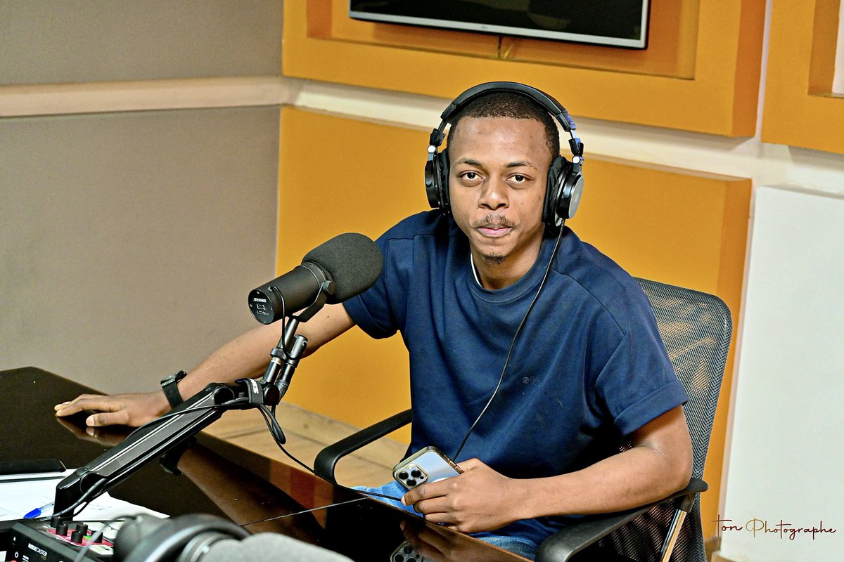 Davidbetu01's tweet photo. Il n’y a qu’une seule radio du Divertissement et de l’événementiel à Kinshasa; c’est @BuzzFm97_4 😁 🐝 https://t.co/iBWztKtGQz