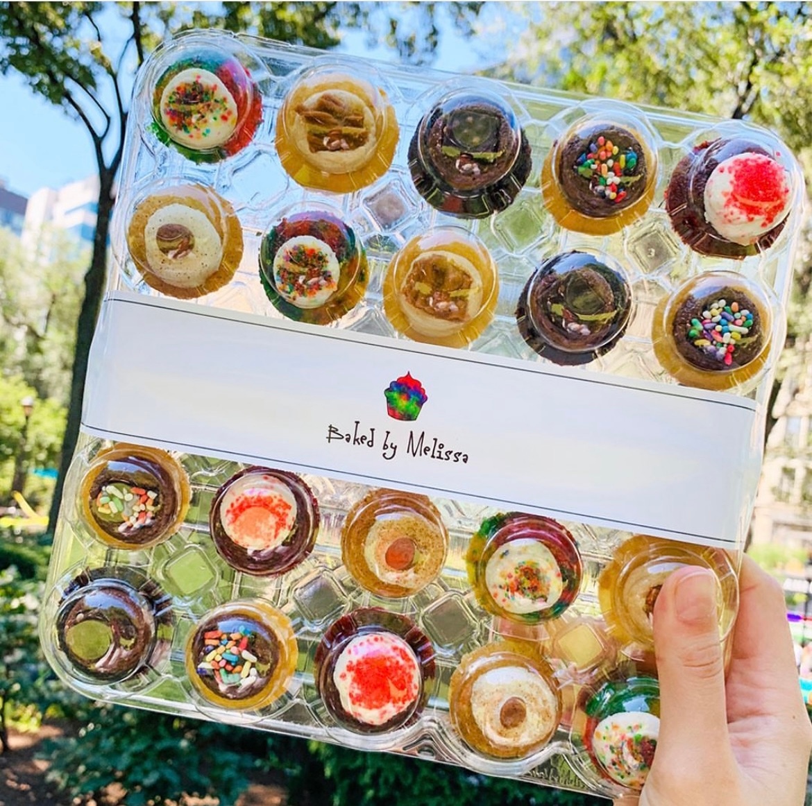 bakedbymelissa's tweet photo. No Gluten = nooo problem! 🧁👏
#cupcakes #dessert #baking #food #foodporn #cake #giftideas #bakedbymelissa #miniofthemonth #glutenfree #omgf #glutenfreecupcakes #gf https://t.co/VuPMjptBAB