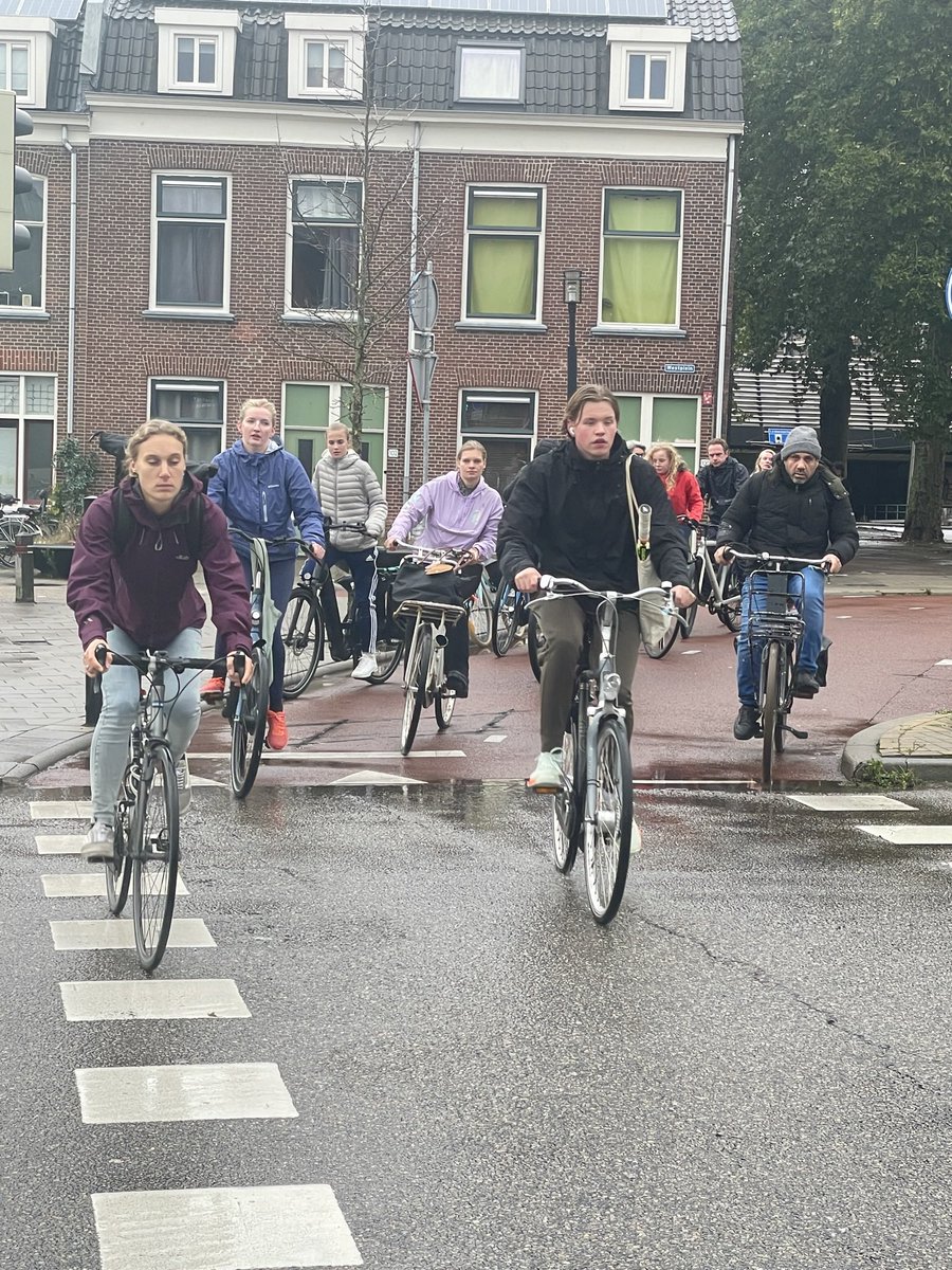 ELott06's tweet photo. I’m still amazed at all the bicycles and bike infrastructure that cyclists use in the Netherlands as their primary mode of transportation. https://t.co/biyXJQASCj