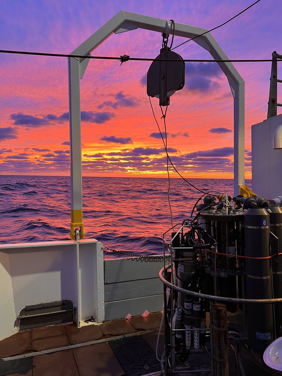toniannkeiling7's tweet photo. Fall 2022 cruise didn’t leave much of a weather window but the sunset views were great ! #offshore #workcruise #ctd @SoMAS https://t.co/DnSU3YeeD8