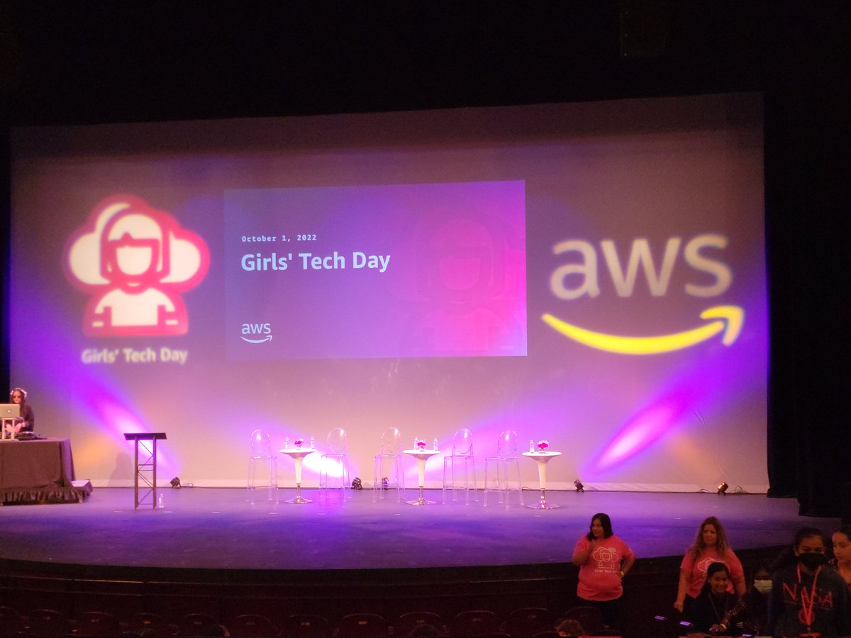 CivicsQueen's tweet image. Pennington middle school girls are ready to dive into STEM! Thanks @AWS for organizing such a great event! #AWSGIRLSTECHDAY #pbjays #PenningtonProud #pwcsnews