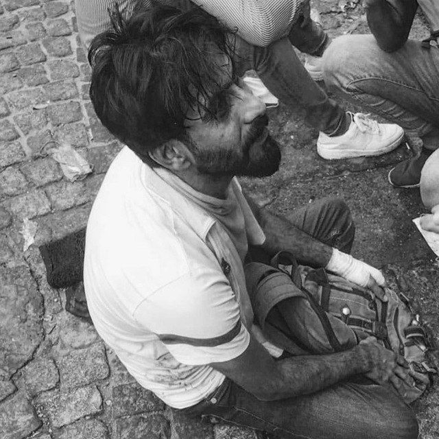 جان هسه بنص التحرير هوه ،
هاي اذا ما جان نايم من البارحه هناك 
#ساحه_التحرير
#مليونيه_عراقيه