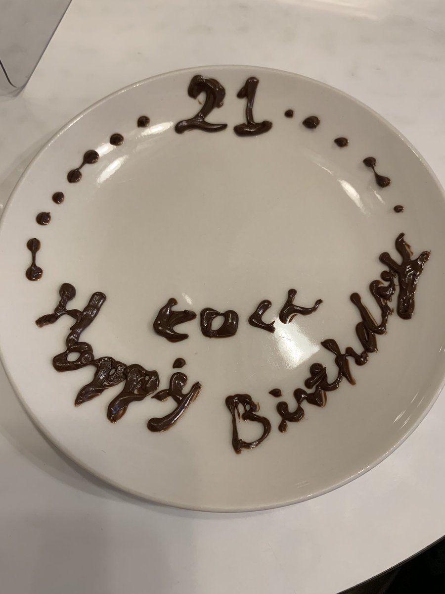 今日は最近通い始めたコンカフェで、誕生日をお祝いしてもらいました！！！
上京してから自分で祝うこともなかったので、バースデープレートまで書いてもらいとても嬉しかったです🥹🥹