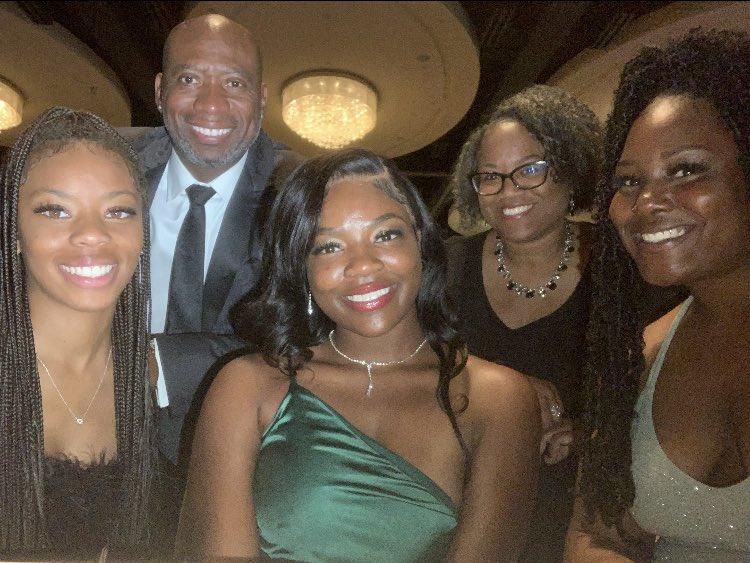 1876SCP's tweet photo. Yesterday at Praire View A&amp;M University 25th Schlarship gala and Silent Auction ft 1876scp interns💜💛. What a time we had last night! A lot of networking, dancing , and laughing! 🤘🏽🤩#wedoitfortheculture #dallaschapter…now it’s gametime🏈 https://t.co/74gQHRaUqj
