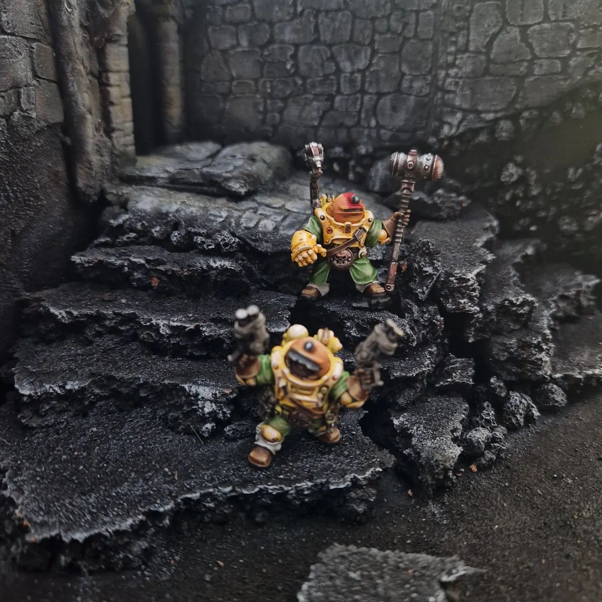 2 down 6 to go. Still working on the diorama for them to go on. . . . #warhammercommunity #ironheadsquats #ironheadsquatprospectors #necromunda #paintingwarhammer #paintingminis #tabletopgames #dioramacreators #35yearsof40k