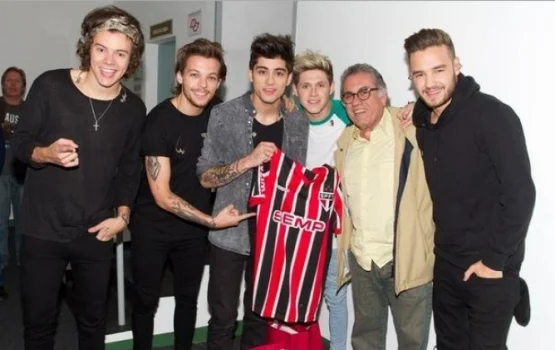 trollfacespfc's tweet photo. O One Direction https://t.co/MwSL0LtMte
