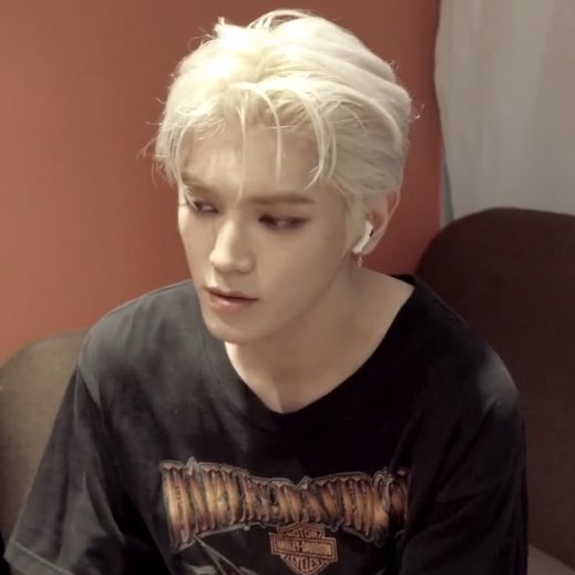 Ieetaesthetic's tweet photo. The way taeyong’s gaze can change in a split second… https://t.co/pTpP4py8rw