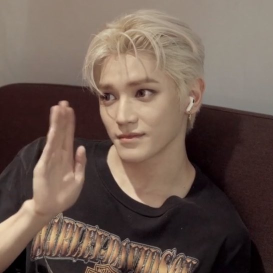 Ieetaesthetic's tweet photo. The way taeyong’s gaze can change in a split second… https://t.co/pTpP4py8rw