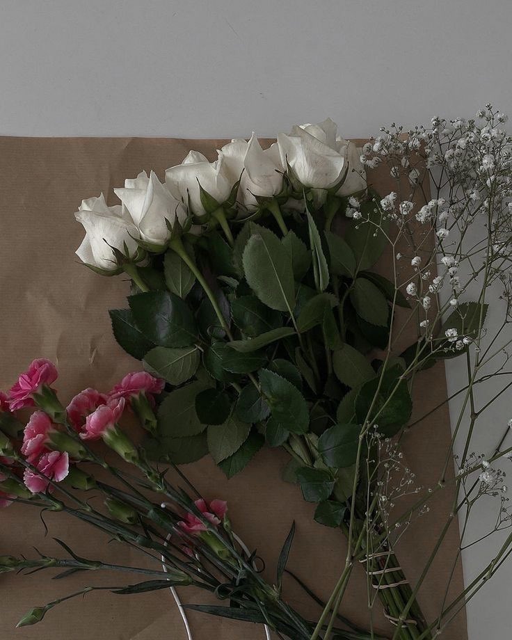 liviuuh's tweet photo. flower arrangement https://t.co/14kFfb4fWa