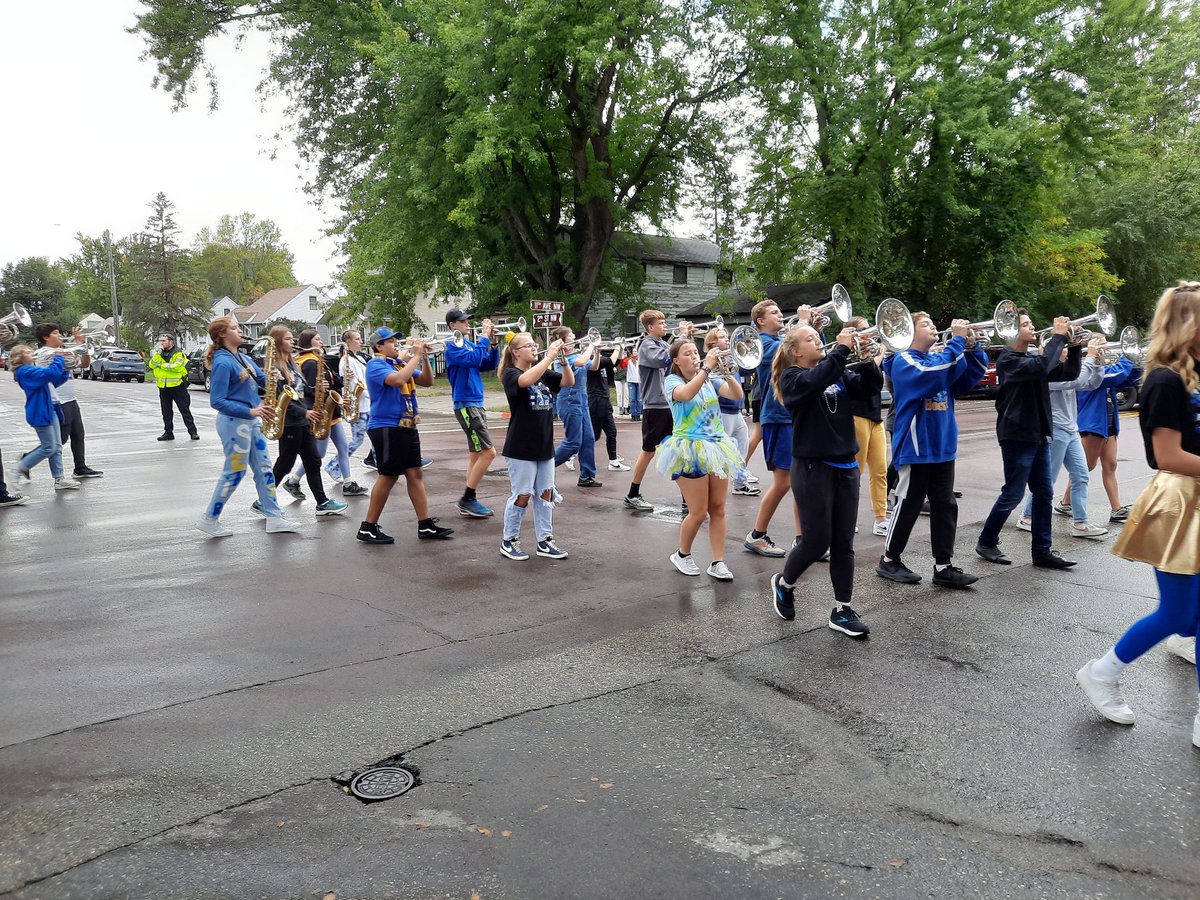 kopetzki_tracy's tweet photo. Awesome performances yesterday for Homecoming! Good luck at Sioux Falls today! Leave your ๐ on the field! @WasecaBands @WasecaBluejays #letsvangogh https://t.co/RqqrD6XfYg