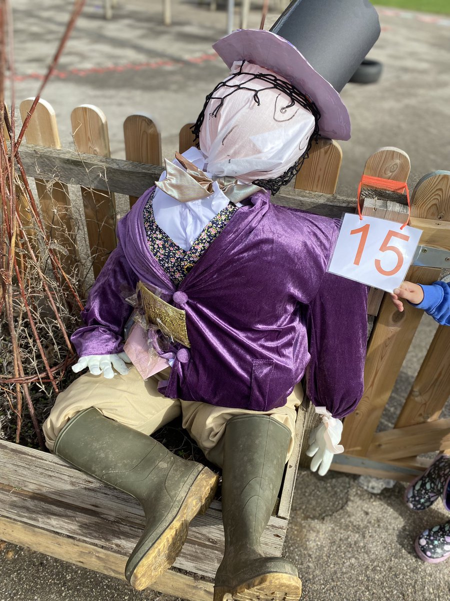 MeadatHilperton's tweet photo. Hedgehogs had lots of fun making their scarecrow! https://t.co/JuvIdJrqqz