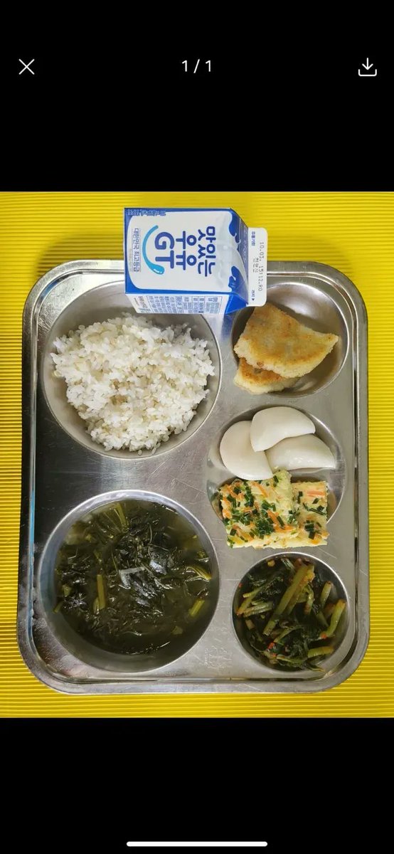 reddyforchange's tweet photo. My friend sent me a picture of her kid’s lunch. They go to public school in Korea and everyday they get a photo of their lunch and everyday every student eats a school-provided lunch, #schoolfoodprograms for all kids. #39reasons I am running with @OneCityVan https://t.co/Q9ZQta8l3E