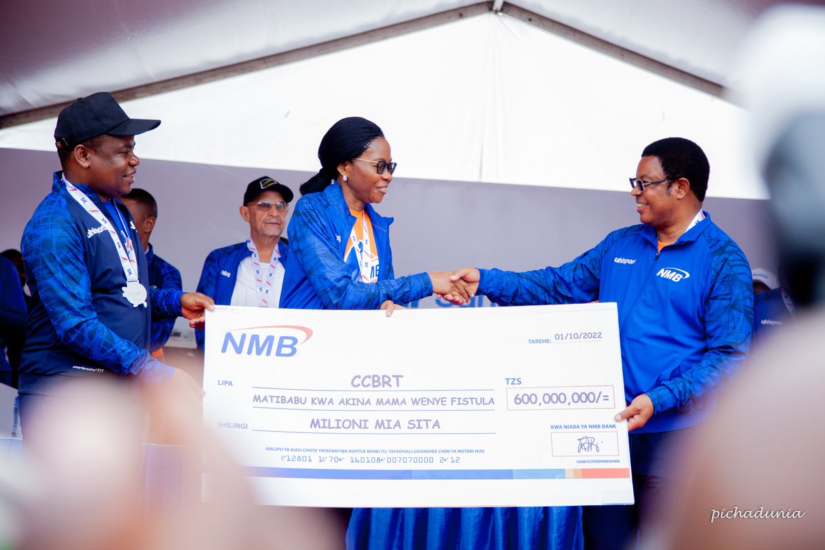 pichadunia's tweet photo. NMB Marathon 2022 imekusanya Shilingi milioni 600 zinazoenda kusaidia matibabu ya kina mama wanaosumbuliwa na tatizo la Fistula katika hospitali ya CCBRT. Kiasi hiki kinakamilisha lengo la kukusanya shilingi bilioni moja kwa kipindi cha miaka miwili.
#NMBMarathon #pichadunia https://t.co/tDexlLNWpn