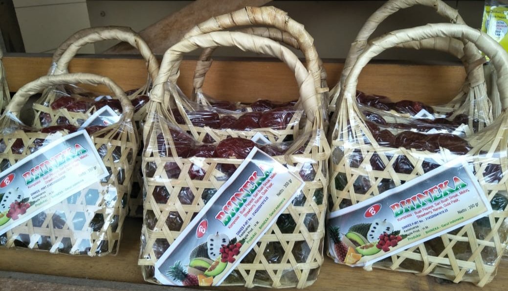 Sastrojendro91's tweet photo. Dodol Buah keranjang
Kemasan yang sangat unik paling cocok untuk buah tangan keluarga di rumah.
Terbuat dari bahan bahan pilihan dengan citarasa yang khas dodol buah Garut menjadikan makanan ini dicari dikalangan wisatawan.

#dodol #dodolbuah #dodolgarut #jenangbuah #jenangdodol https://t.co/8MtJF0EV3T