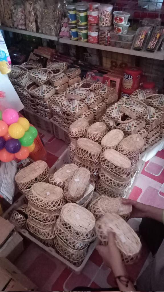 Sastrojendro91's tweet photo. Dodol Buah keranjang
Kemasan yang sangat unik paling cocok untuk buah tangan keluarga di rumah.
Terbuat dari bahan bahan pilihan dengan citarasa yang khas dodol buah Garut menjadikan makanan ini dicari dikalangan wisatawan.

#dodol #dodolbuah #dodolgarut #jenangbuah #jenangdodol https://t.co/8MtJF0EV3T