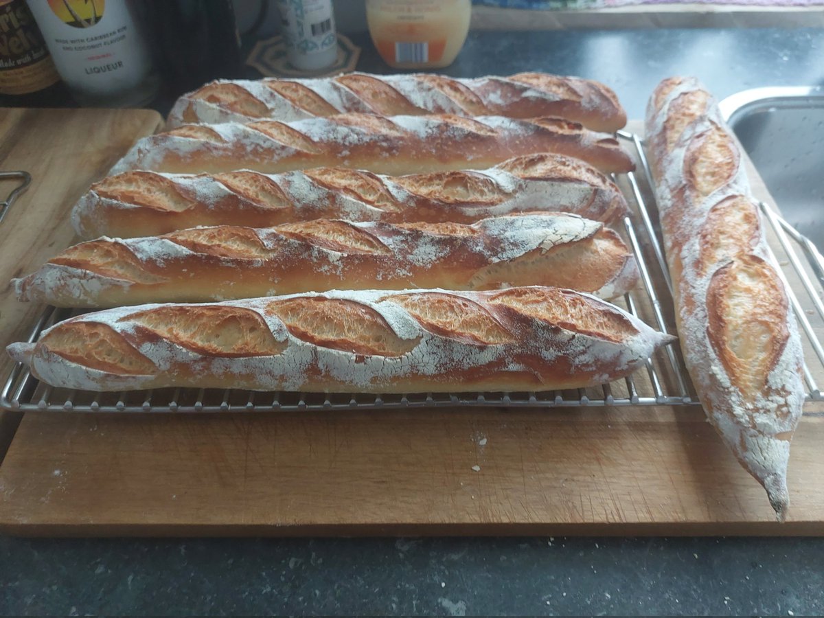 P€T€R tweet media