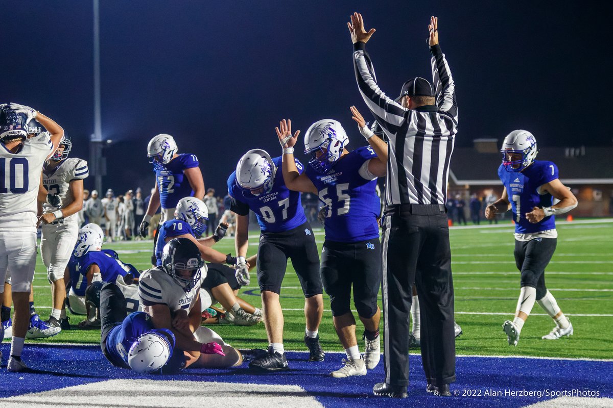 AlanHerzberg's tweet photo. A sentence neither Joe Staff nor I ever thought I'd be tweeting: 

@joestaff64  scores a TD for @BC_lancer_FB in the 4th quarter against Brookfield East https://t.co/ENBgURG0w9
