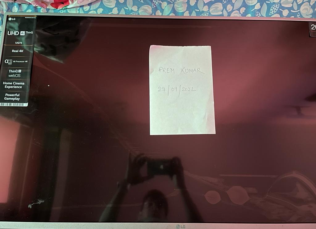 iamarshadayub's tweet photo. I am the victim of #thegreat_indian_amazon_sale a defective lg tv of 28k had been given to me and no return and replace given y Amazon...plz give me justice 🥺😥
@PiyushGoyal 
@amazonIN 
@consumer_fourm
@narendramodi 
@LGIndia 
@JeffBezos https://t.co/cvYlMzjnor