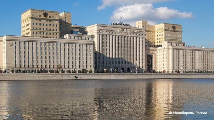 tass_agency's tweet image. Союзные войска из-за создания угрозы окружения были выведены из Красного Лимана в ДНР, при этом за сутки ВС РФ уничтожили на краснолиманском направлении более 200 военных ВСУ, сообщили в Минобороны РФ:
go.tass.ru/jG450