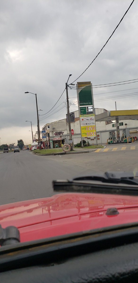 juanibco's tweet photo. @ProfeFerley Otra Bogotá 1 de Octubre 2022,estaciones de servicio sobre la Av boyaca con Primera de mayo https://t.co/IYfzTUiSPs