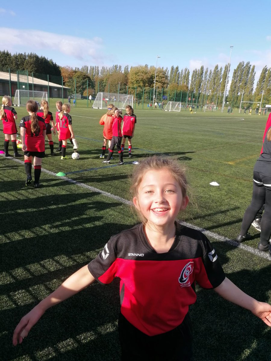 MikeBrandon4's tweet photo. Like Farther like Daughter, loves scoring goals, 1st Hat trick in her 2nd ever game ⚽⚽⚽
#proudad https://t.co/pQjJyd8Po7