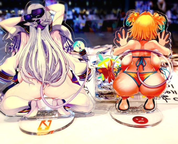 【宣伝】明日プリボム6はお尻のアクスタ再販と 新刊テッカちゃんがタオル一枚でボムの湯へ行く本になります よろしくお願いいたします(ペコリコ 