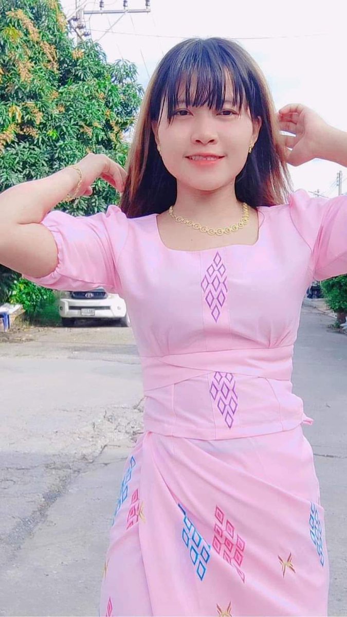 BomBom24534607's tweet photo. တို့ကိုချစ်ရင် တို့အနားကိုလာ ဘောင်းဘီဝတ်ပီးမလာပါနဲ့ https://t.co/CDCyJYzAiq