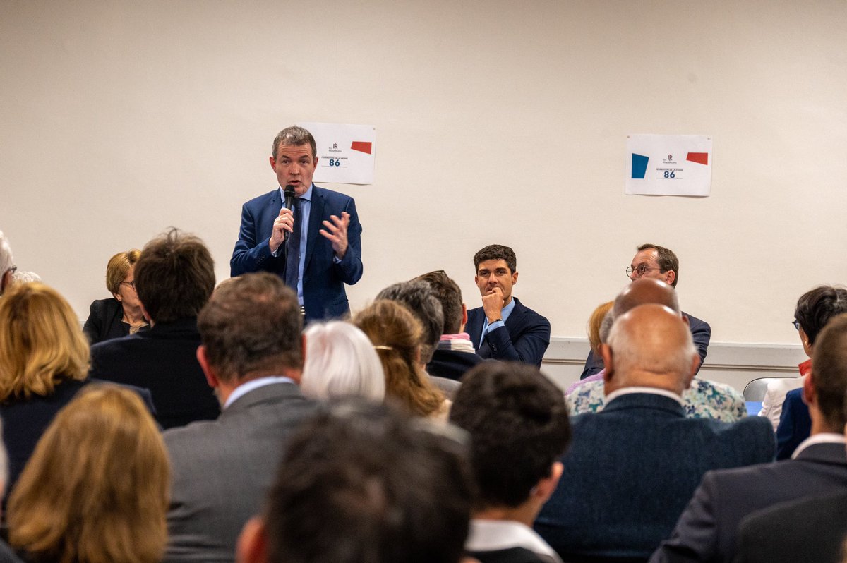 NEDELECRonan1's tweet photo. Très belle rentrée des LR de la Vienne hier soir en présence de Aurélien Pradié. Merci aux élus présents et bravo à Hugo Bertrand pour l’organisation. #LR86 https://t.co/sr8DbNkh54