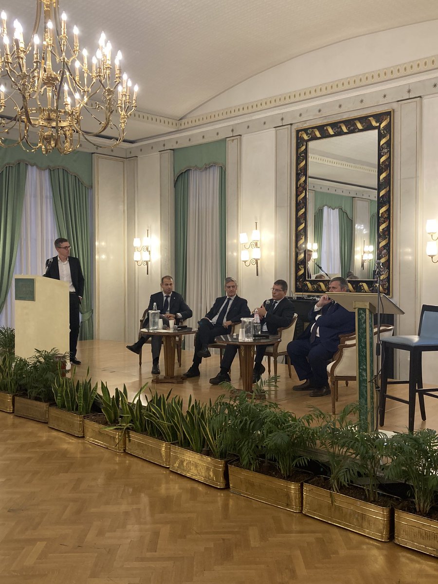 bertolazzil's tweet photo. #ItalyCon
@nazione_futura @giubileif @Capezzone @jacopougolini2 https://t.co/pEs0NmuoCg