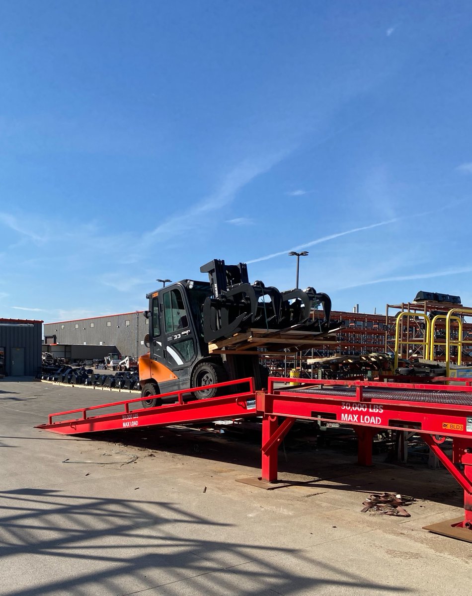 BobcatCompany's tweet photo. Two truckloads heading to Florida to help with #HurricaneIan relief 🚚 

Our thoughts are with the families and businesses affected by the hurricane. When communities need rebuilding, we show up. https://t.co/QZt61QcxmX