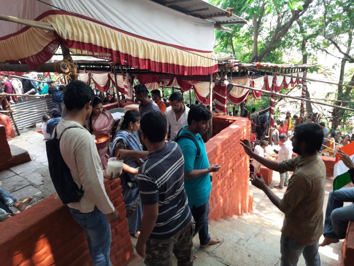 JSRS_Pune's tweet photo. JSRS PUNE कडून या निर्णयाचे स्वागत करण्यात आले. यावेळी दि. १ ऑक्टोंबर, २०२२ रोजी चातूर्शृंगी माता मंदिरात सकाळी 9:30 वाजता जय श्रीराम सेनेच्या वतीने साखर/पेढे वाटप करून समस्त हिंदू बांधवांना एकत्र येण्यासाठी आवाहन करण्यात आले.
#PFIBanned 
#PFIBan https://t.co/p6vQQ6DEJu
