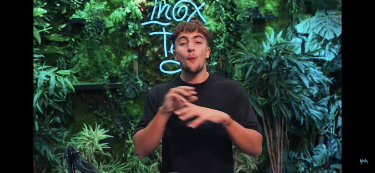 Inoxtag tu met du rouge à lèvre ou c’est comment ?<a href="/Inoxtag/">Inoxtag ⚡️</a>