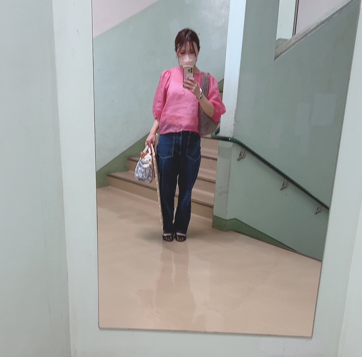 eri_happylife7's tweet photo. #今日のコーデ
#tops
#H&M 数年前の
#denim
#近所の小さな雑貨屋さん 数年前の
#shoes
#mohi
#bag
#guscio
#娘の習い事バッグ
#ママのゴルフ用バッグのお下がり笑 https://t.co/3Ne9k2ciVf