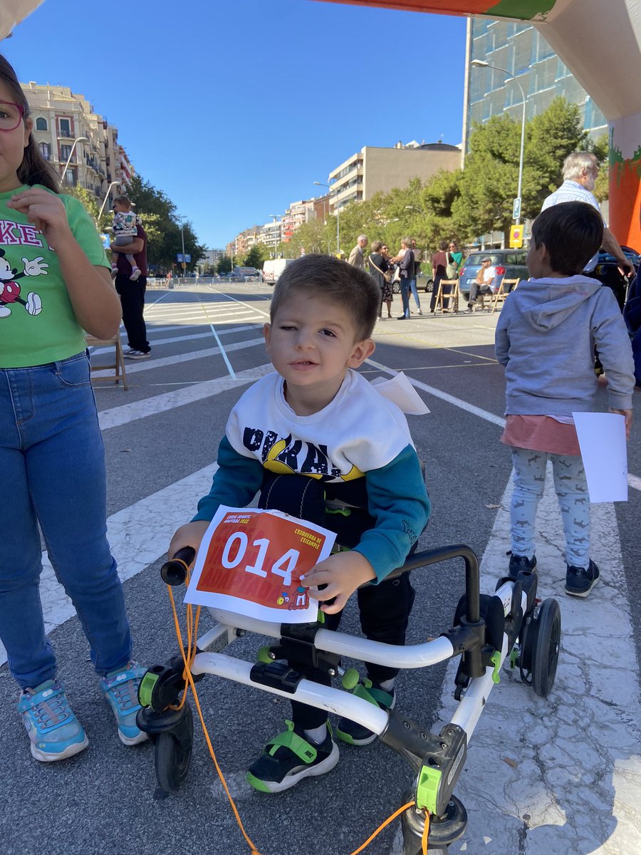 superleo_ptcd's tweet photo. Que no paren las cursas!!! Segundo año que vamos a la cursa de L’eixample. Disfrutando de estos momentos.❤️
@CursaEixample 

Dia 8 en Caldes de Montbui🎉❤️ https://t.co/k9vGmWIGaf