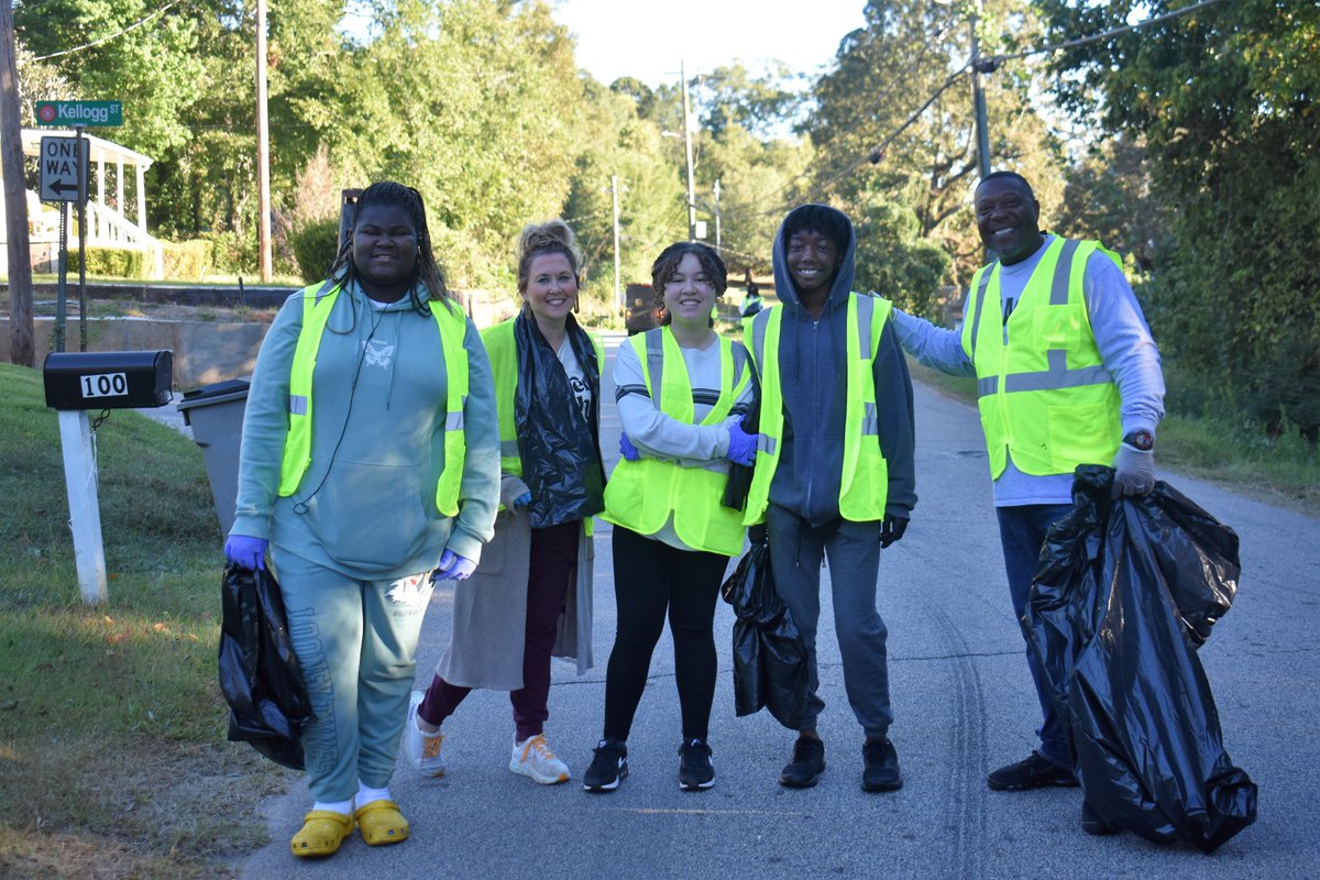 lagrangegaGOV's tweet photo. #Thankyou to everyone who showed up this AM at Jones Street Park to help us #LeaveLaGrangeBetterThanWeFoundIt!
#LLBTWFI #littercleanup #lagrangehighserviceclub #LFDStrong #community #thisisourcommunity #lagrangega #cityinspired https://t.co/1BxocOcnFf