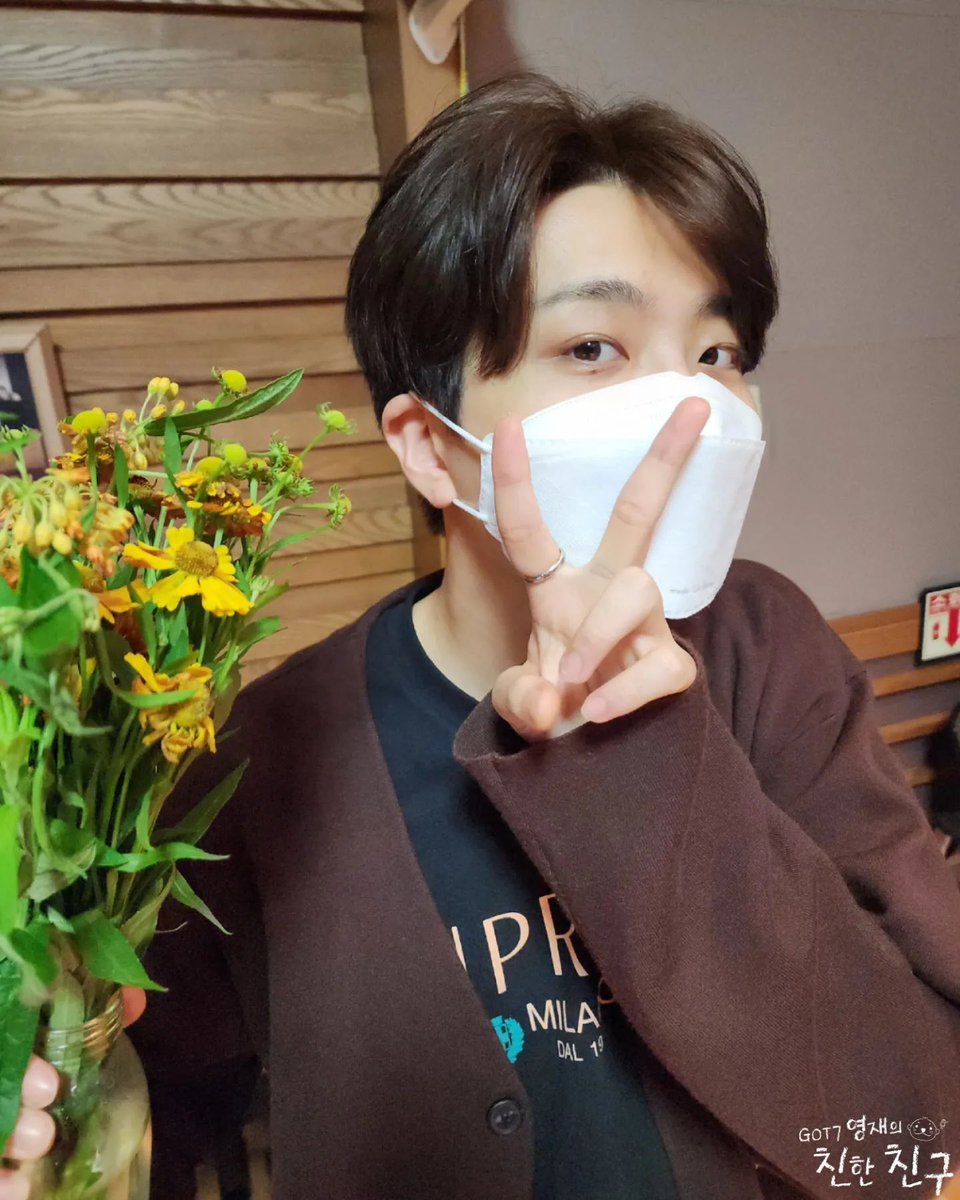 mbcbf_ever's tweet photo. 🦦친친🦦

꽃을 든 수달 아니 수달디 아니 달디🦦🌼

#MBC #라디오 #GOT7영재의친한친구 #친한친구 #친친 #갓세븐 #영재 https://t.co/8LqPE0TlxL