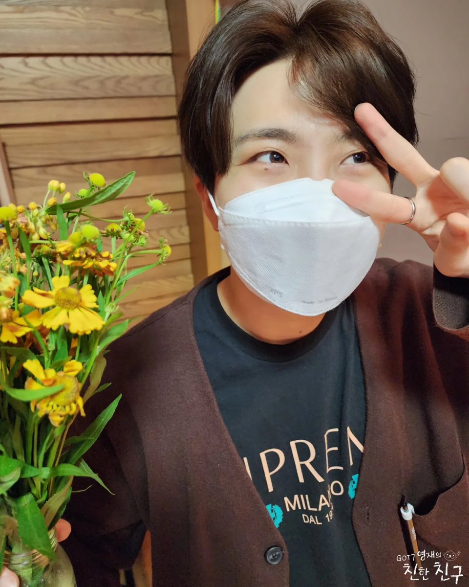mbcbf_ever's tweet photo. 🦦친친🦦

꽃을 든 수달 아니 수달디 아니 달디🦦🌼

#MBC #라디오 #GOT7영재의친한친구 #친한친구 #친친 #갓세븐 #영재 https://t.co/8LqPE0TlxL