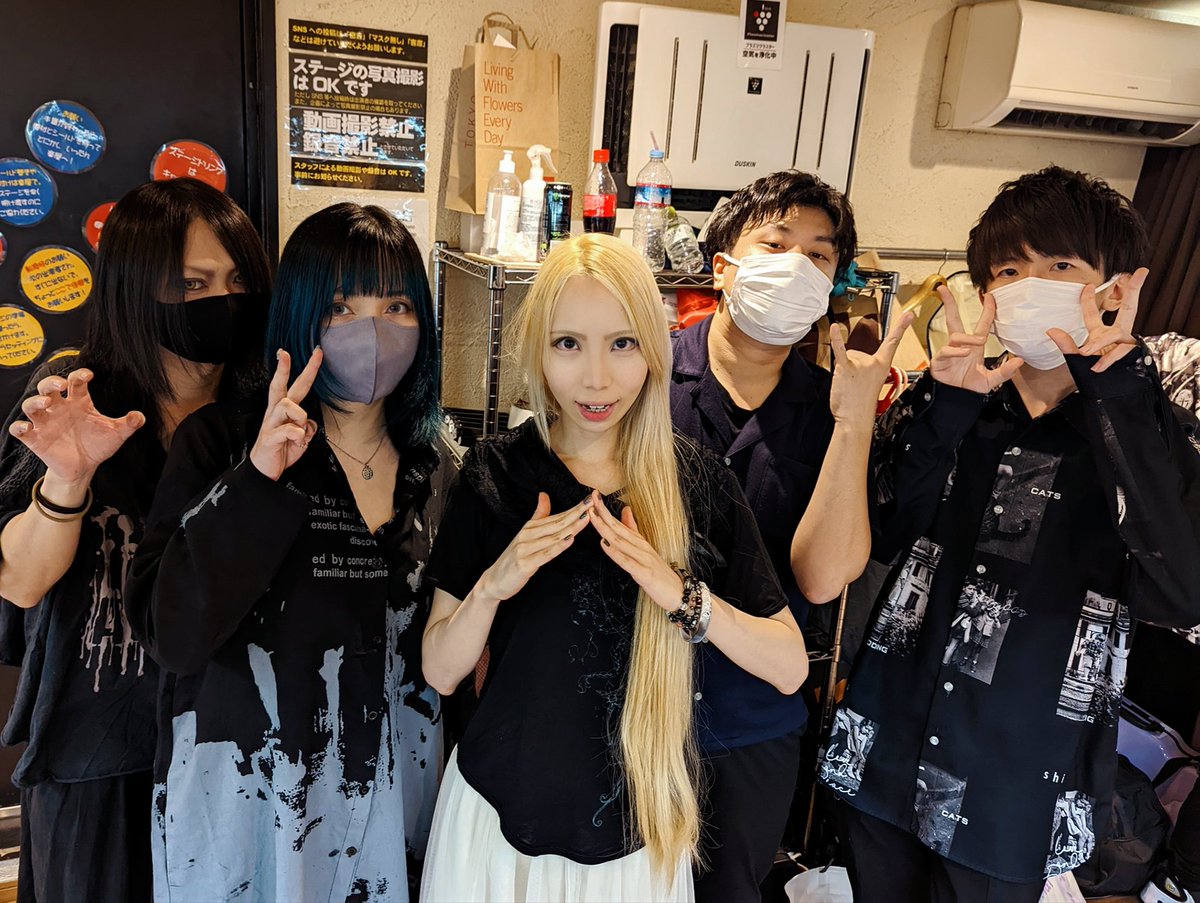amefurashi_band's tweet photo. 2022年10月1日 巣鴨獅子王
『INFINITY vol.56』

ご来場の皆様、配信ご視聴の皆様、出演・関係者の皆様、ありがとうございました。

今年はメンバーが欠けてのライブが続いていたのですが、約半年ぶりに全員揃ってのライブができました。 https://t.co/BoINpoMrTD