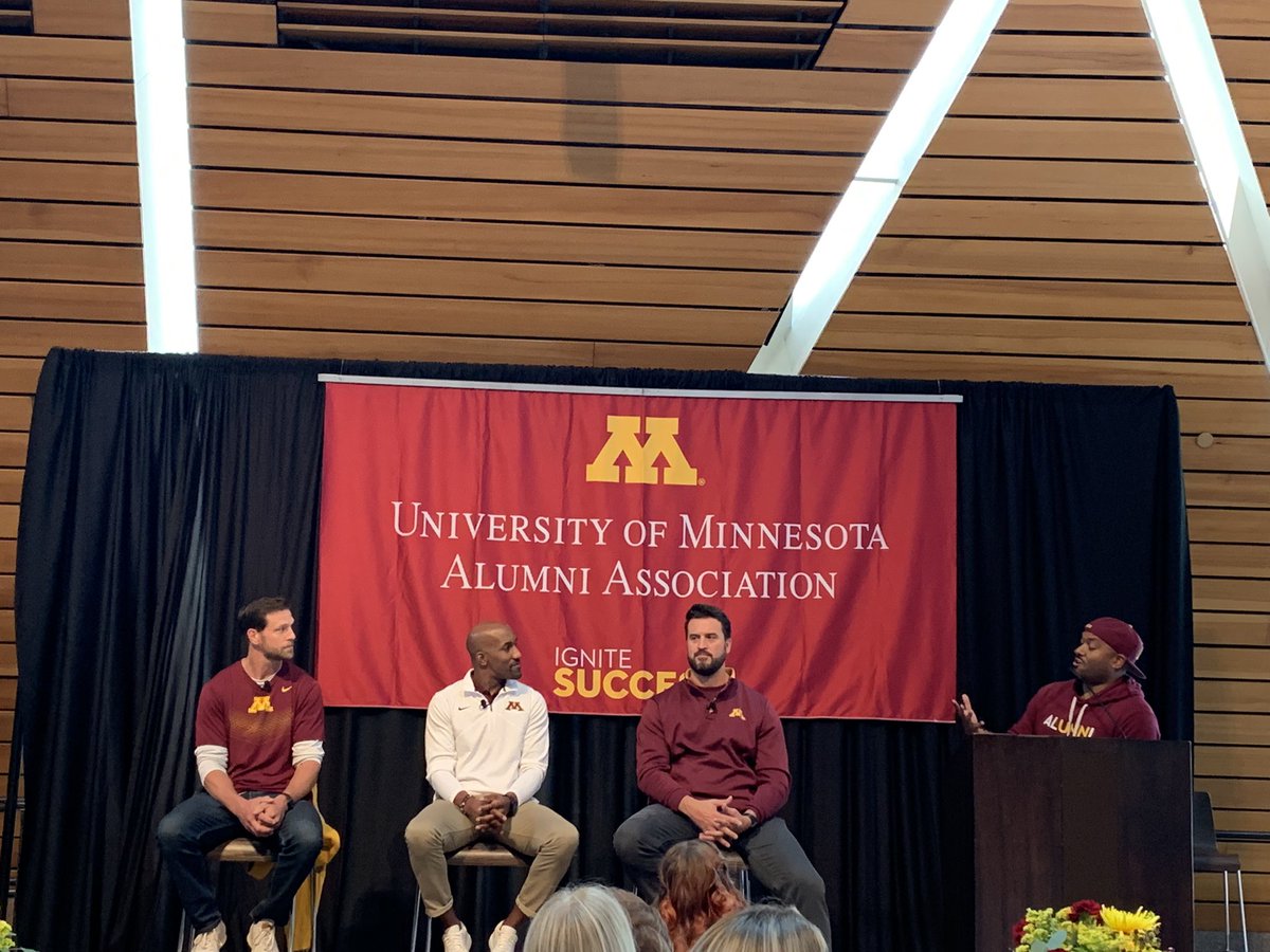 llewis89's tweet photo. It’s a beautiful Homecoming morning welcoming alumni back to campus. The crowd is gathering at Ski-U-Mania with alumni like former Gopher players Adam Weber, Michael Lehan and Ben Utecht. @UMNAlumni @UMNAlumniChair #gophergameday https://t.co/4UINjIYTaD