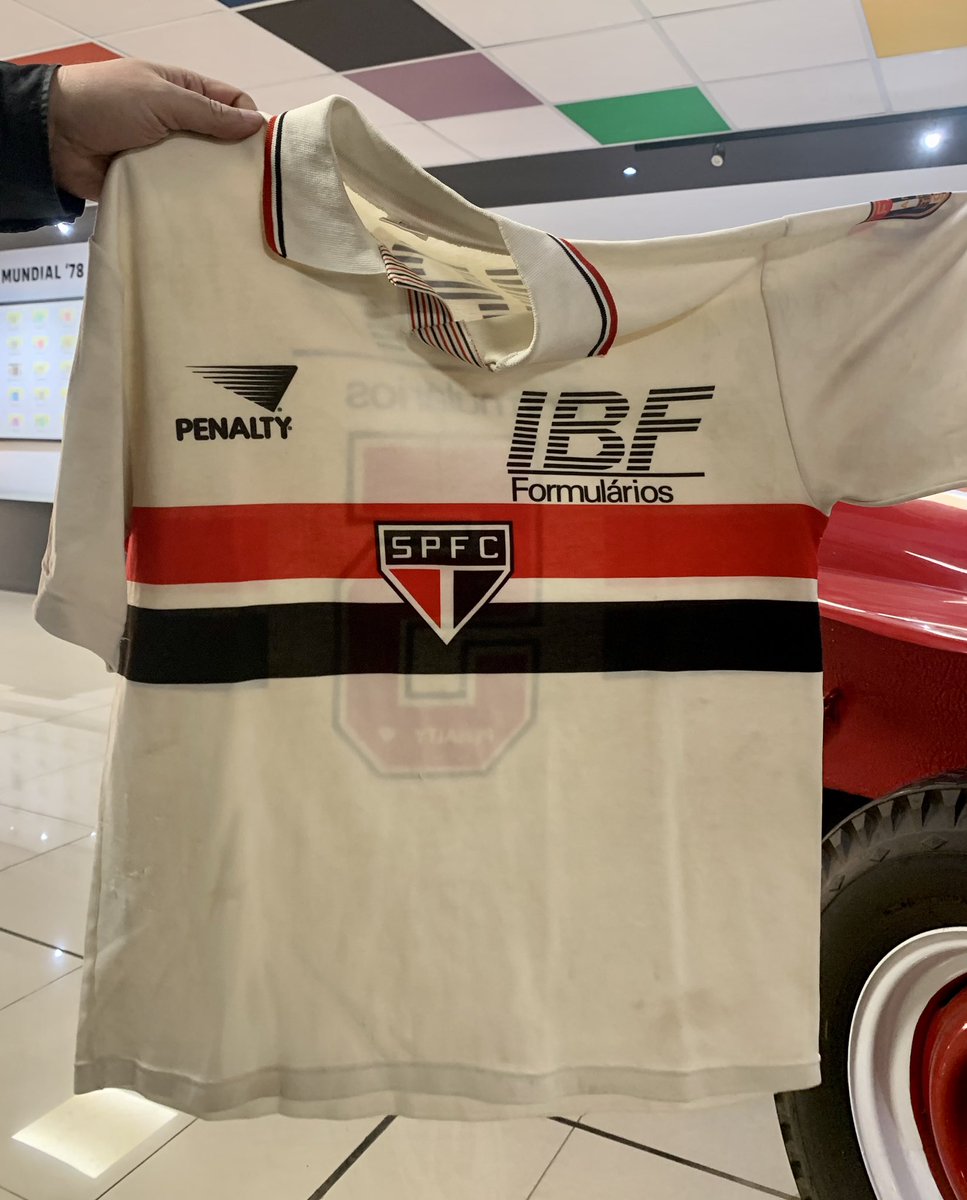 SaoPauloFC's tweet photo. 😍 Olha essa maravilha que encontramos no museu do Estádio Mario Kempes!

#VamosSãoPaulo https://t.co/hVwoUZucac
