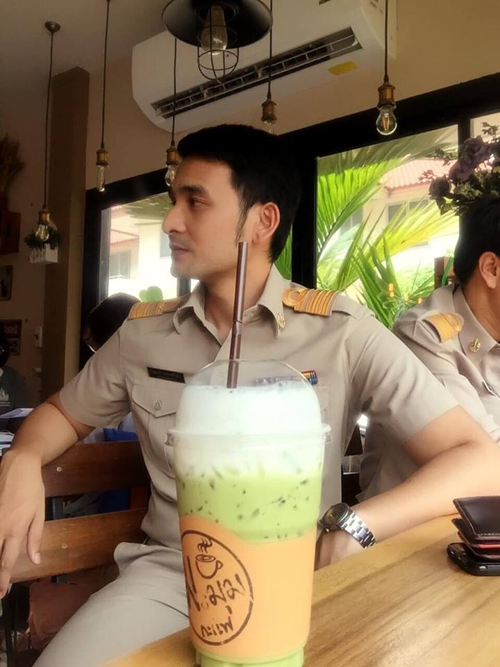 Ajtonyothin's tweet photo. หน้าผม #จารย์ต้น จะโลหน่อย บางคนว่า เหมือนอภิสิทธิ์ เวชชาชีวะ หน้าเหมือนดารา ชื่อ ปูไข่ ไม่งั้นก็ไปเหมือน ดร. บิ๊ก https://t.co/7N2eVzMFsH