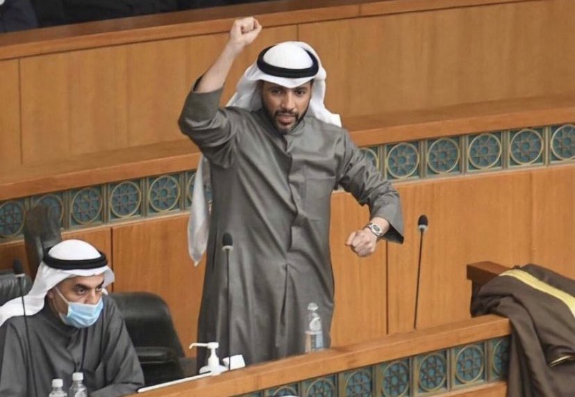 كل اطياف المجتمع تتسابق لتهنئة العم احمد السعدون على النجاح و الرئاسة و صاحبنا اللي قاعد يمه ما قال له مبروك !!