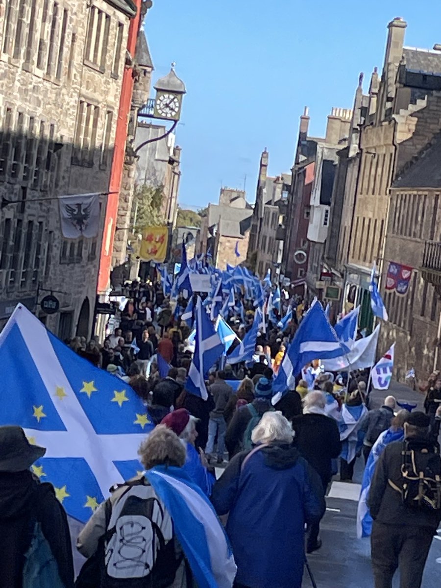 Nice wee walk in the Edinburgh sunshine today before the rain came on ☔️ #indyref2 #ScottishIndependence