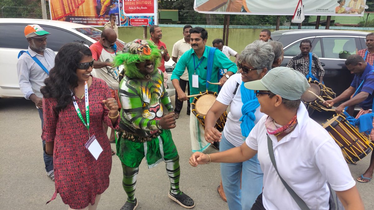 KavithaReddyKR's tweet photo. Day 2
1st Oct, 25 kms of Sheer Energy filled Walk, joining @RahulGandhi on his Super Human effort of 3570 kms Yatra frm Kanyakumari to Kashmir in Kar strech is my little effort! Few moments of today! 
#KavithaReddyKR #KPCCGeneralSecretary #StateYatri #BharatJodoYatra https://t.co/9keK7nqJm4