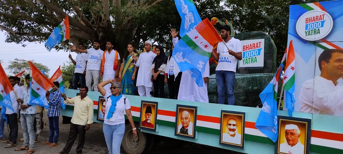 KavithaReddyKR's tweet photo. Day 2
1st Oct, 25 kms of Sheer Energy filled Walk, joining @RahulGandhi on his Super Human effort of 3570 kms Yatra frm Kanyakumari to Kashmir in Kar strech is my little effort! Few moments of today! 
#KavithaReddyKR #KPCCGeneralSecretary #StateYatri #BharatJodoYatra https://t.co/9keK7nqJm4
