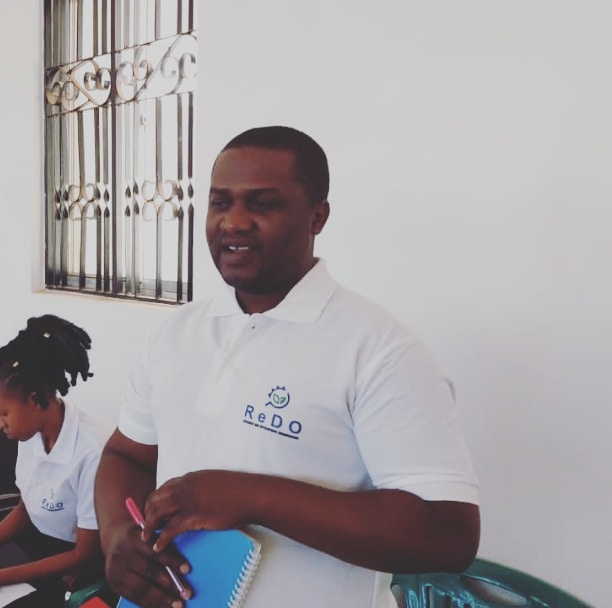 ReDOTanzania's tweet photo. Mkurugenzi Mtendaji @ReDOTanzania Bw. @HkazontaHudson akitoa neno la shukran kwa timu ya utawala ya halamshauri (CMT) @singida, wakati wa utambulisho wa mradi wa Ufuatiliaji na Uwajibikiaji Jamii #MCAMA utakao tekelezwa katika kata za Mgori, Ngimu na Mughunga.
@ANSAFForum https://t.co/JyM7hOhUwz