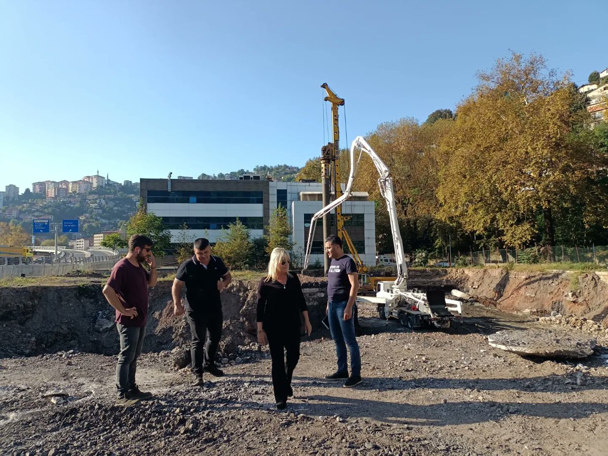 İl Millî Eğitim Müdürümüz Züleyha ALDOĞAN,Zonguldak Merkezde inşaat temel çalışmaları devam eden 24 derslikli Halk Eğitimi Merkezi inşaat sahasında incelemelerde bulunarak ilgili firma yetkilisinden bilgi aldı.@tcmeb @zuleyhaaldogan